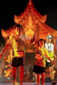 BIB: 12974, 090, 016
                            <button type="button" onclick="openModal(22474756)" class="btn btn-primary btn-sm float-right btn-popup" data-toggle="modal" data-target=".modal-high-quality">
                        <i class="fas fa-shopping-cart"></i> Add to Cart
                    </button>
                                            <button type="button" onclick="isThisMe(22474756, true)" class="btn btn-success btn-sm float-right btn-popup btn-isme hidden" data-toggle="tooltip" data-placement="bottom" title="นี่คือรูปของคุณใช่ไหม คลิกที่นี่เพื่อเอาเข้าอัลบั้ม">
                        <i class="fas fa-plus"></i> Add to album
                    </button>
                    <button type="button" onclick="isThisMe(22474756, false)" class="btn btn-warning btn-sm float-right btn-popup btn-isnotme hidden">
                        <i class="fas fa-ban"></i> Remove from album
                    </button>